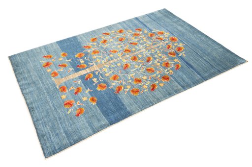 Corner detail of New Lori rug showing border pattern and Wool pile