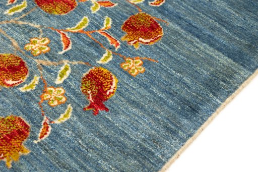 Central medallion detail of New Lori rug from Iran / Persia