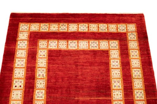 Surface texture of New Lori rug with natural Wool and intricate pattern