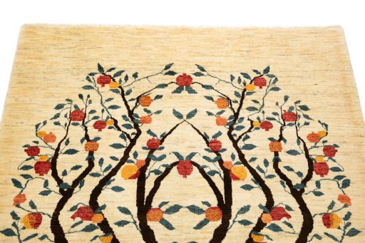 Surface texture of New Lori rug with natural Wool and intricate pattern