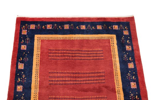 Surface texture of New Lori rug with natural Wool and intricate pattern
