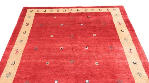 Surface texture of New Lori rug with natural Wool and intricate pattern