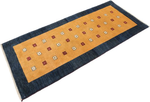 Corner detail of New Lori rug showing border pattern and Wool pile