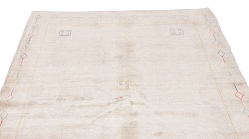 Surface texture of New Lori rug with natural Wool and intricate pattern