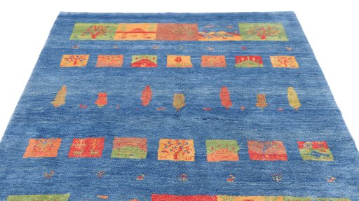 Surface texture of New Lori rug with natural Wool and intricate pattern