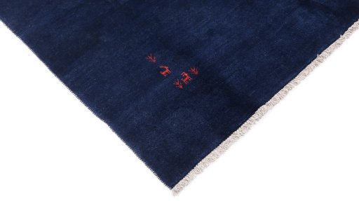 Surface texture of 1980s Lori rug with natural Wool and intricate pattern