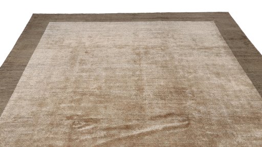 Surface texture of 1980s Lori rug with natural Wool and intricate pattern