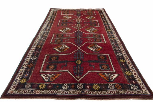 Surface texture of 2000s Lori rug with natural Wool and intricate pattern