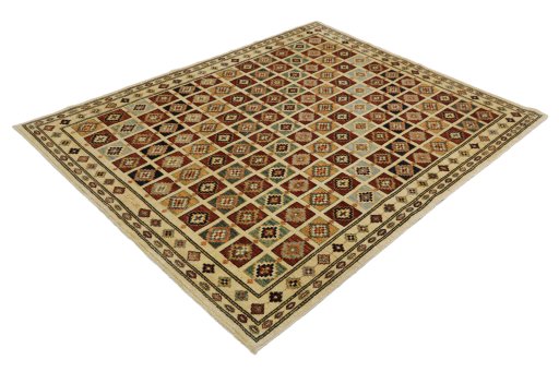 Corner detail of New Lori rug showing border pattern and Wool pile