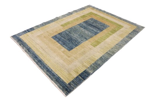 Corner detail of New Lori rug showing border pattern and Wool pile