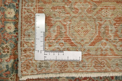Corner detail of 1920s Mahal rug showing border pattern and Wool pile