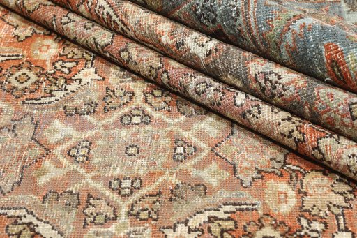 Close-up detail of 1900s Mahal rug from Iran / Persia showing Wool weave