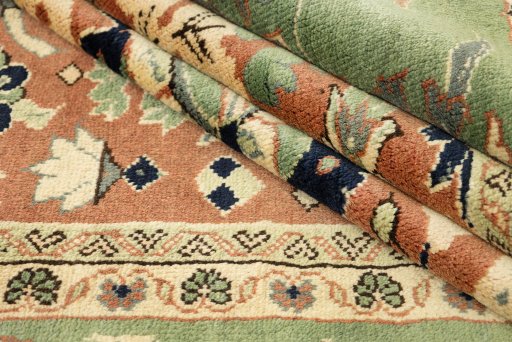 Close-up detail of New Mahal rug from Iran / Persia showing Wool weave