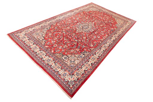 Corner detail of 1975s Mahal rug showing border pattern and Wool pile