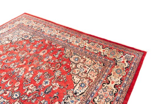 Close-up detail of 1975s Mahal rug from Iran / Persia showing Wool weave