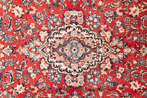 Close-up detail of 1975s Mahal rug from Iran / Persia showing Wool weave