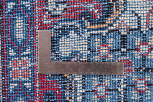 Corner detail of 1975s Mahal rug showing border pattern and Wool pile