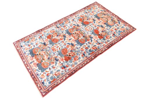 Close-up detail of 2005s Mahal rug from Iran / Persia showing Wool weave