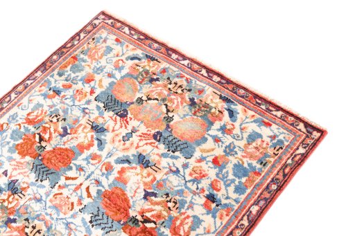 Surface texture of 2005s Mahal rug with natural Wool and intricate pattern