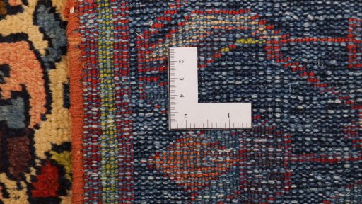 Corner detail of 1995s Mahal rug showing border pattern and Wool pile
