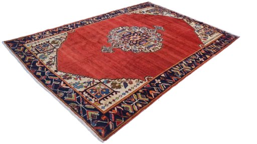 Corner detail of 1995s Mahal rug showing border pattern and Wool pile