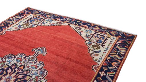Surface texture of 1995s Mahal rug with natural Wool and intricate pattern