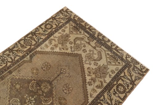 Surface texture of 1900s Malayer rug with natural Wool and intricate pattern