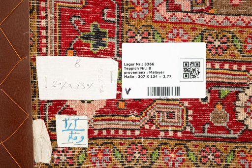 Close-up detail of 1950s Malayer rug from Iran / Persia showing Wool weave