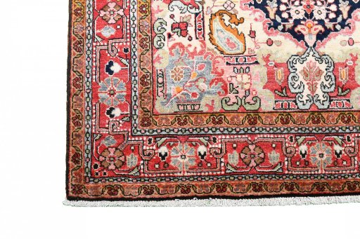 Corner detail of 1970s Malayer rug showing border pattern and Wool pile