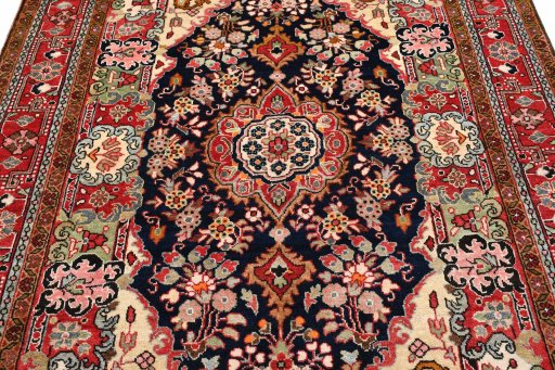 Central medallion detail of 1970s Malayer rug from Iran / Persia