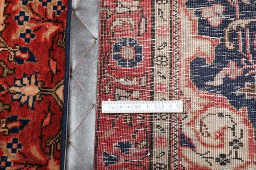 Central medallion detail of 2000s Malayer rug from Iran / Persia