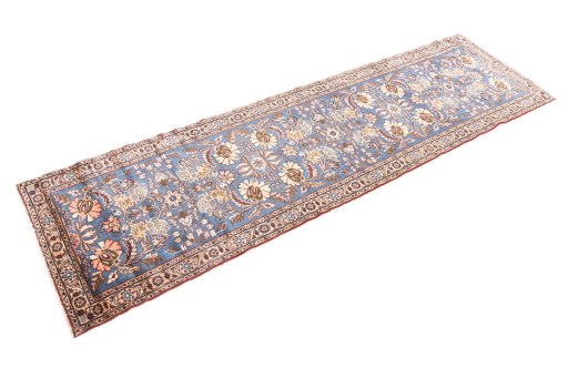 Corner detail of 1981s Malayer rug showing border pattern and Wool pile