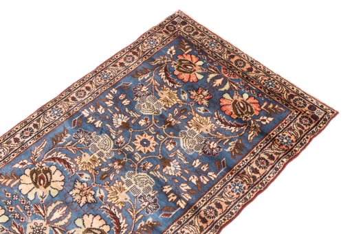 Surface texture of 1981s Malayer rug with natural Wool and intricate pattern