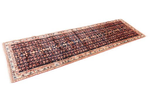 Close-up detail of 1974s Malayer rug from Iran / Persia showing Wool weave