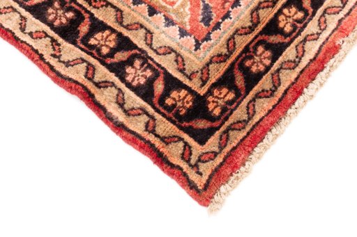 Central medallion detail of 1972s Malayer rug from Iran / Persia