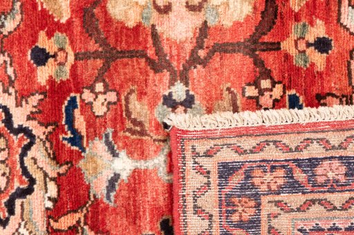 Close-up detail of 1972s Malayer rug from Iran / Persia showing Wool weave