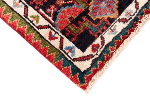 Central medallion detail of 1975s Malayer rug from Iran / Persia