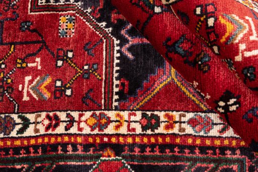Close-up detail of 1982s Malayer rug from Iran / Persia showing Wool weave