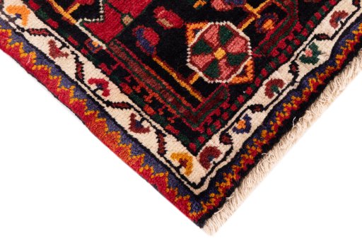 Central medallion detail of 1970s Malayer rug from Iran / Persia