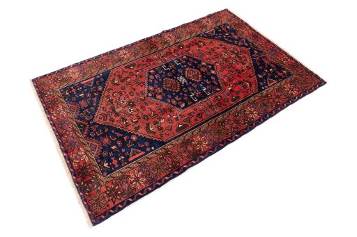Close-up detail of 1975s Malayer rug from Iran / Persia showing Wool weave