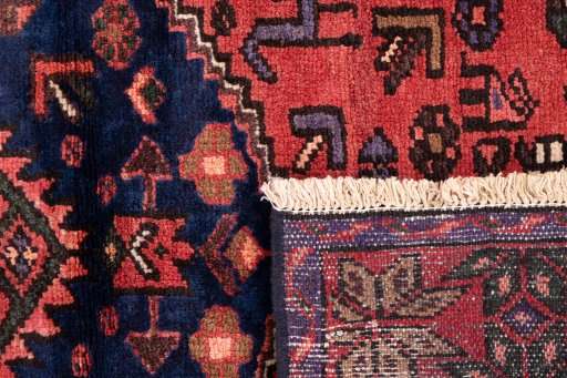 Close-up detail of 1975s Malayer rug from Iran / Persia showing Wool weave