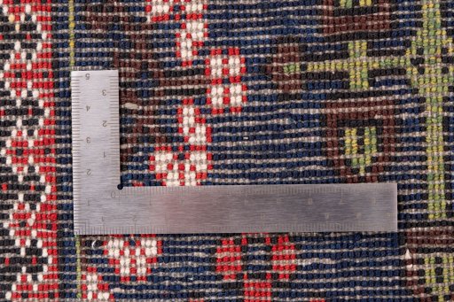 Corner detail of 1977s Meymeh rug showing border pattern and Wool pile