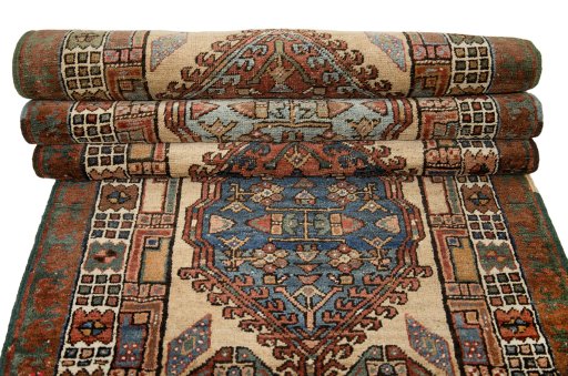 Full view of 1900s Sarab rug from Iran / Persia, 273 × 88 cm in Cream tones