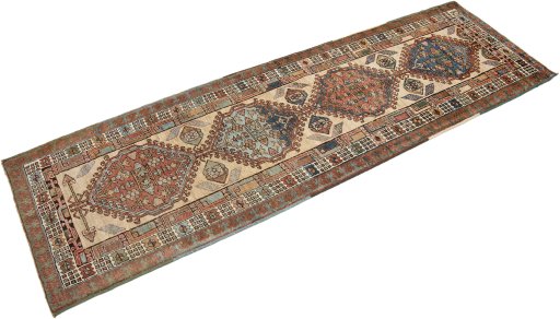 Corner detail of 1900s Sarab rug showing border pattern and Wool pile