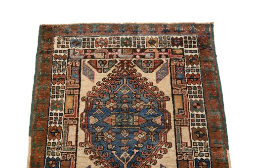 Surface texture of 1900s Sarab rug with natural Wool and intricate pattern