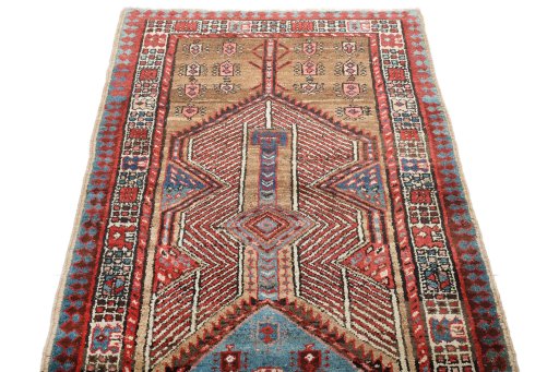 Corner detail of 1900s Sarab rug showing border pattern and Wool pile