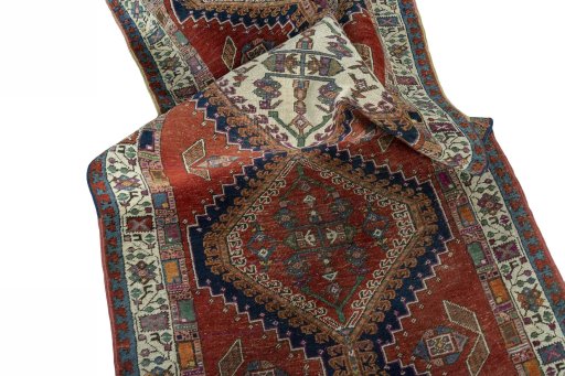 Corner detail of 1930s Sarab rug showing border pattern and Wool pile