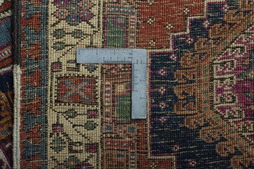 Close-up detail of 1930s Sarab rug from Iran / Persia showing Wool weave