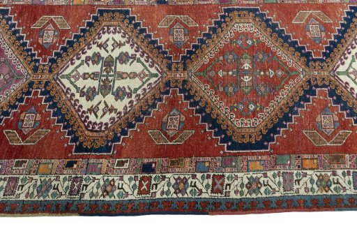 Close-up detail of 1930s Sarab rug from Iran / Persia showing Wool weave