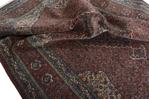 Surface texture of 1970s Sarab rug with natural Wool and intricate pattern